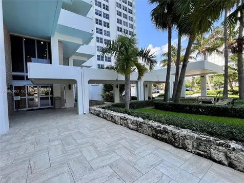 2899 Collins Avenue Miami Beach FL 33140