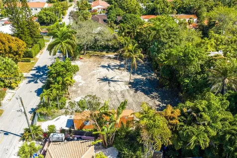 2880 Fairgreen Drive Miami Beach FL 33140