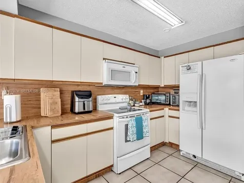 18379 SW 138th Place Miami FL 33177