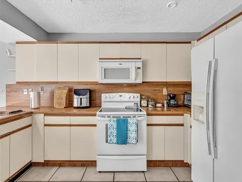 18379 SW 138th Place Miami FL 33177