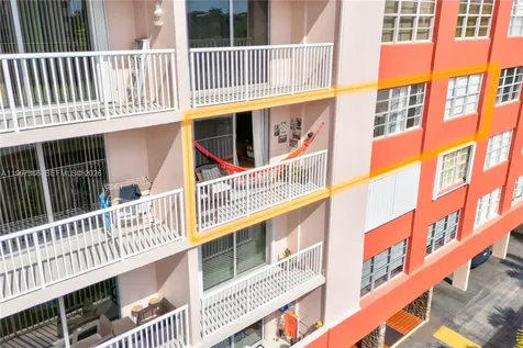 3161 S Ocean Drive Hallandale Beach FL 33009