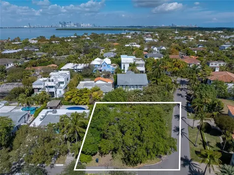 301 Redwood Lane Key Biscayne FL 33149