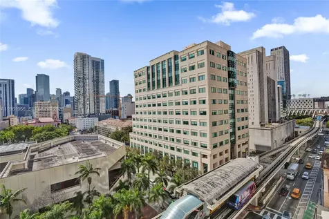 121 NE 5th Street Miami FL 33132