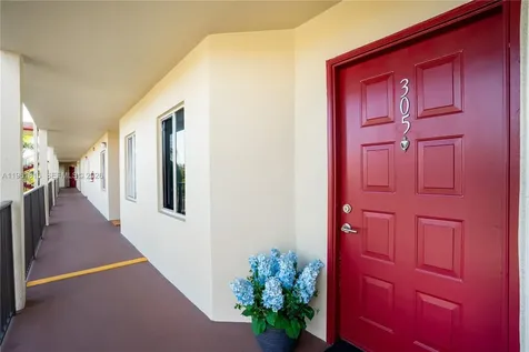 1600 SW 127th Way Pembroke Pines FL 33027