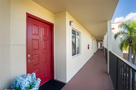 1600 SW 127th Way Pembroke Pines FL 33027