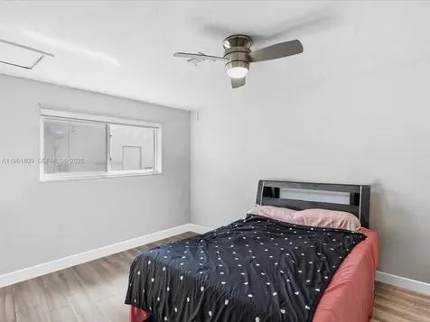 4709 Washington Street Hollywood FL 33021