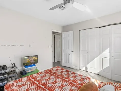 4709 Washington Street Hollywood FL 33021