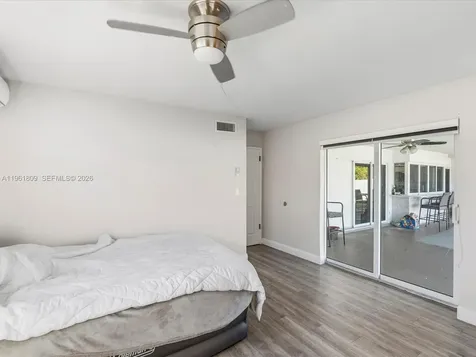 4709 Washington Street Hollywood FL 33021