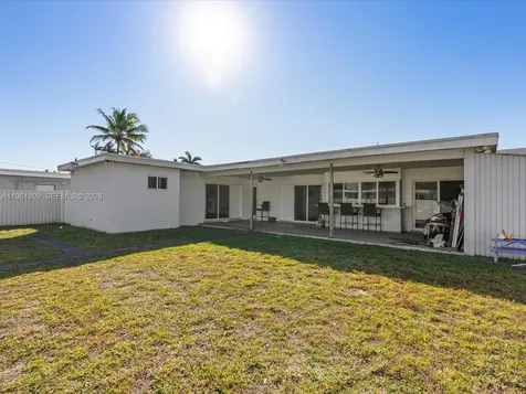4709 Washington Street Hollywood FL 33021