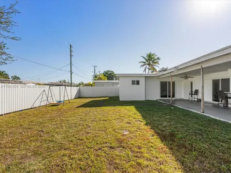 4709 Washington Street Hollywood FL 33021
