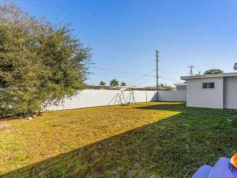 4709 Washington Street Hollywood FL 33021