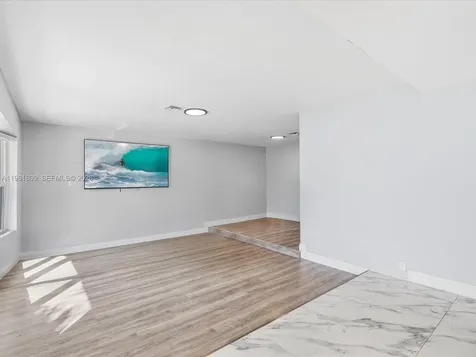 4709 Washington Street Hollywood FL 33021