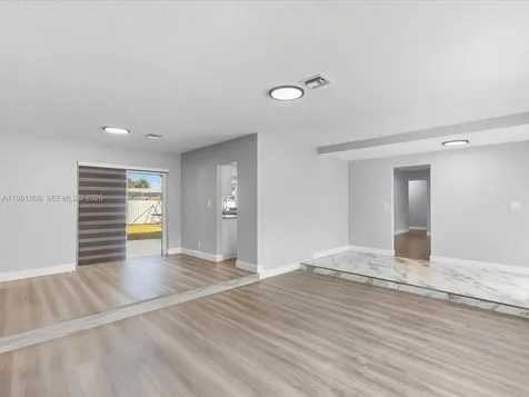 4709 Washington Street Hollywood FL 33021