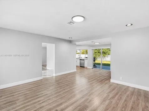 4709 Washington Street Hollywood FL 33021