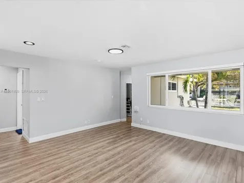 4709 Washington Street Hollywood FL 33021