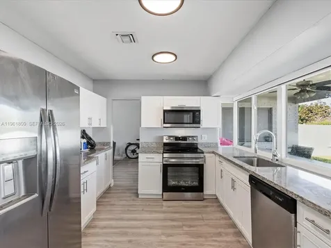 4709 Washington Street Hollywood FL 33021