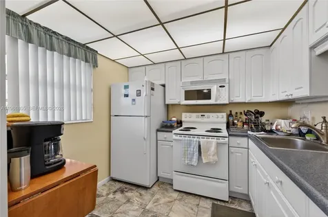 2800 NW 47th Terrace Lauderdale Lakes FL 33313