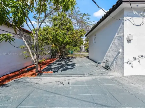 2500 SW 23rd Terrace Miami FL 33145