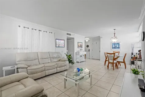 2016 Bay Drive Miami Beach FL 33141