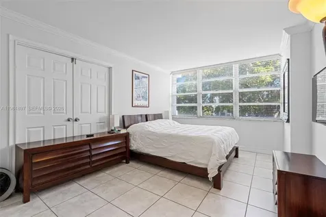 2016 Bay Drive Miami Beach FL 33141