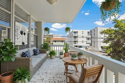 2016 Bay Drive Miami Beach FL 33141