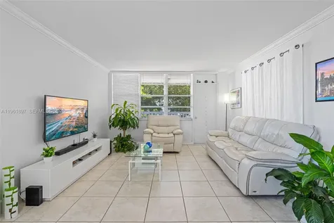 2016 Bay Drive Miami Beach FL 33141