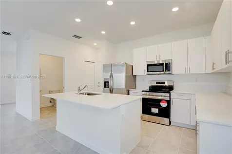 2728 SE 24th Court Homestead FL 33035