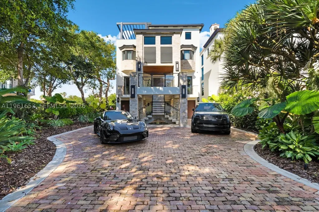 5860 Paradise Point Drive Palmetto Bay FL 33157