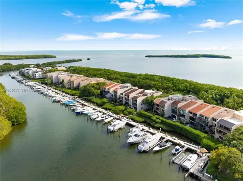 5860 Paradise Point Drive Palmetto Bay FL 33157