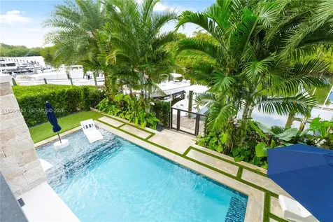 5860 Paradise Point Drive Palmetto Bay FL 33157