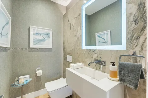 5860 Paradise Point Drive Palmetto Bay FL 33157