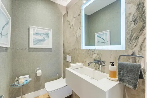 5860 Paradise Point Drive Palmetto Bay FL 33157