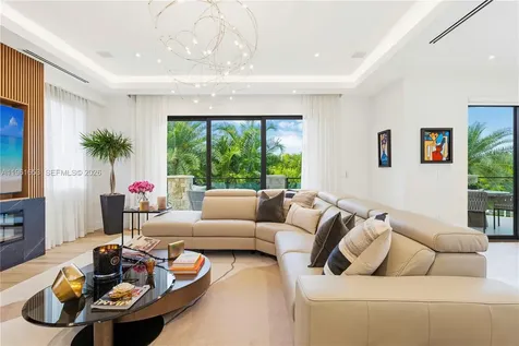 5860 Paradise Point Drive Palmetto Bay FL 33157