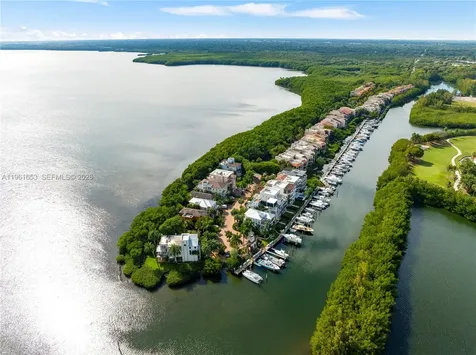 5860 Paradise Point Drive Palmetto Bay FL 33157