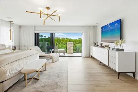 5860 Paradise Point Drive Palmetto Bay FL 33157