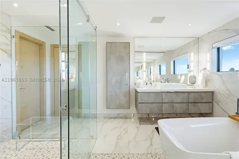 5860 Paradise Point Drive Palmetto Bay FL 33157