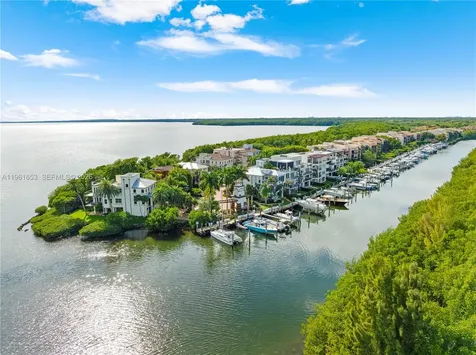 5860 Paradise Point Drive Palmetto Bay FL 33157