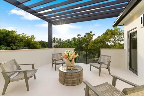 5860 Paradise Point Drive Palmetto Bay FL 33157