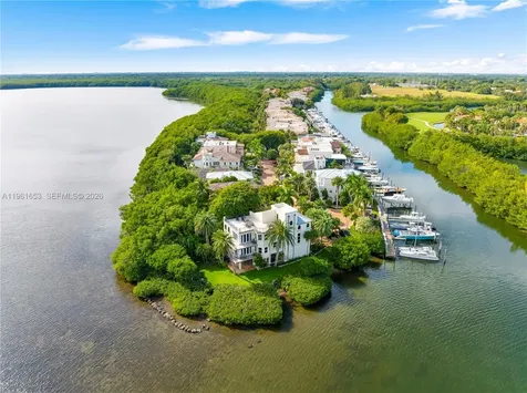 5860 Paradise Point Drive Palmetto Bay FL 33157