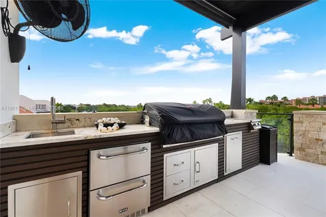 5860 Paradise Point Drive Palmetto Bay FL 33157