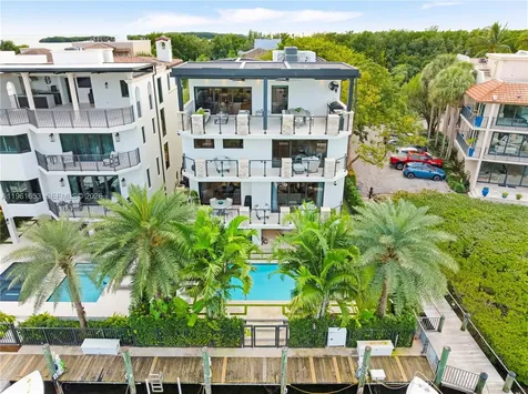 5860 Paradise Point Drive Palmetto Bay FL 33157