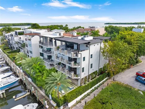 5860 Paradise Point Drive Palmetto Bay FL 33157