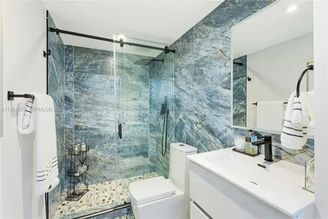 5860 Paradise Point Drive Palmetto Bay FL 33157