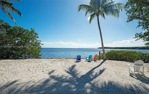 5860 Paradise Point Drive Palmetto Bay FL 33157