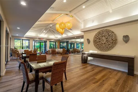 5860 Paradise Point Drive Palmetto Bay FL 33157