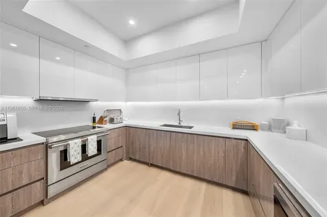 100 S Pointe Drive Miami Beach FL 33139