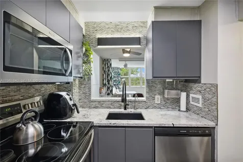 1020 Meridian Avenue Miami Beach FL 33139