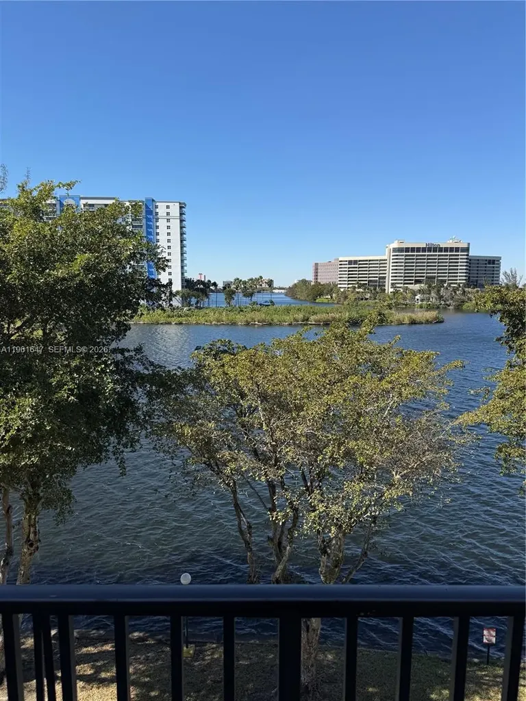 4805 NW 7th Street Miami FL 33126