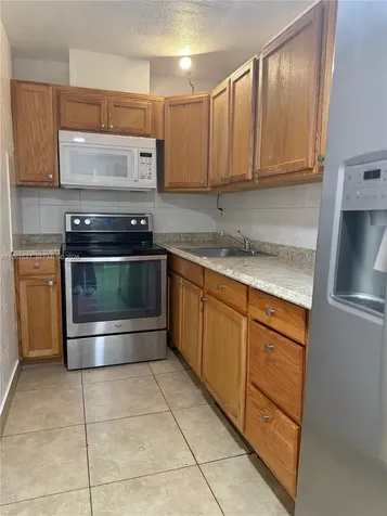 4805 NW 7th Street Miami FL 33126
