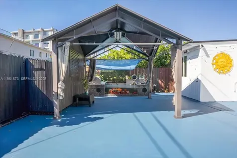 2400 SW 21st Terrace Miami FL 33145